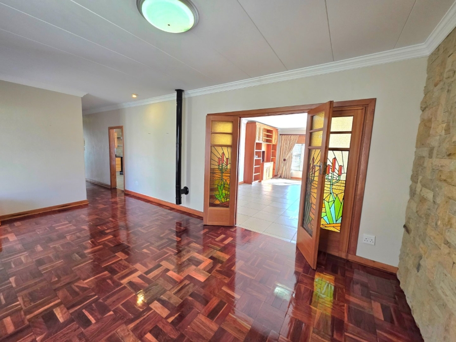 5 Bedroom Property for Sale in Eureka Free State